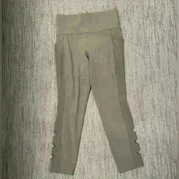 ATHLETA SMALL SOFT GREEN 7/8 LEGGINGS - Picture 4 of 4